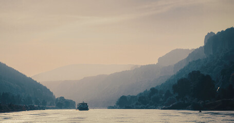 Wunderschöne Landschaft in der Sächsischen Schweiz. Blick auf die Elbe und Richtung Bad Schandau...