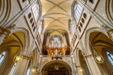 Obraz premium Organ in a cathedral in France