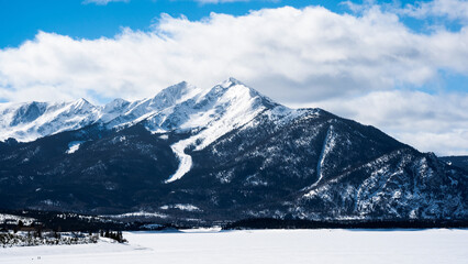 Fototapeta na wymiar snow covered mountains in Colorado. 