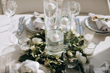 Decorations on the wedding dinner table