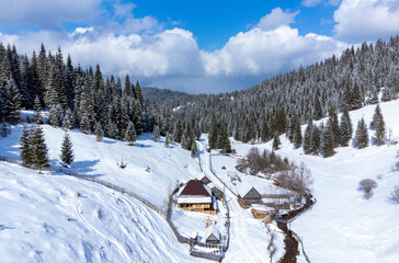 Obraz na płótnie Canvas an isolated house in a mountainous area in winter