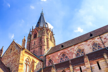 Fototapeta na wymiar Sankt Peter und Paul Kirche, Wissembourg (Weissenburg), Elsass, Frankreich 
