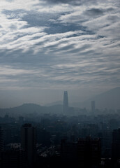 Desde la azotea una mirada a la ciudad de Santiago en invierno 