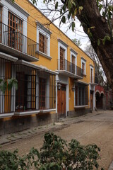 Fototapeta na wymiar Casa estilo colonial