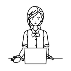 デスクで座ってPCを使っている事務員制服の女性
