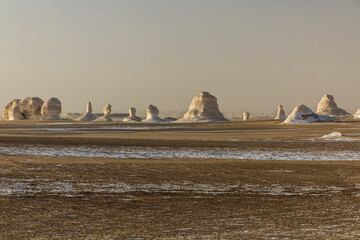 Fototapeta na wymiar Rock formations of the White Desert, Egypt