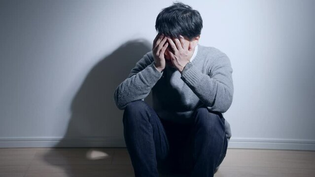 60p　落ち込むミドル男性