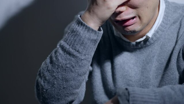 60p　落ち込むミドル男性