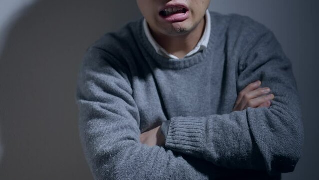 60p　怒るミドル男性