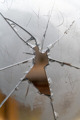 Vandalismus, zerstörte Glasscheibe