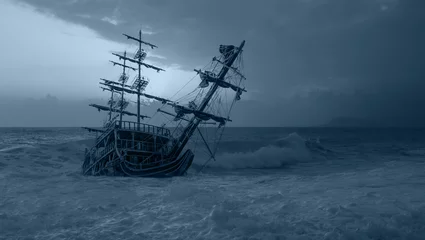 Foto op Aluminium Een oud scheepswrak (oud zeilschip) verlaten staan op het strand © muratart