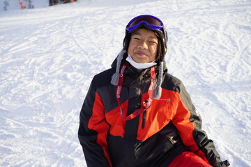 Fototapeta na wymiar 少年　スキー場　ゲレンデ　冬　雪　ウインタースポーツ　カナダ　