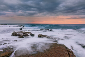 Fototapeta na wymiar Ocean wave rises up in early morning