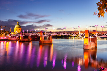 Toulouse Pont Saint-Pierre bridge with Garonne river at twilight in France - obrazy, fototapety, plakaty