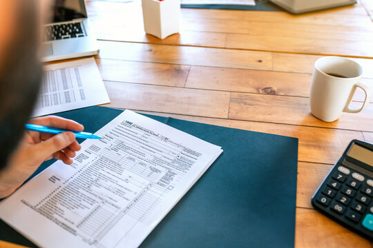 Unrecognizable taxpayer filling in individual income tax return