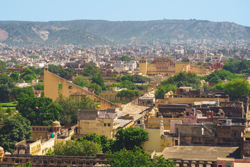 Fototapeta na wymiar view of jaipur from Isarlat victory tower, aka Swargasuli Tower, in rajasthan, india