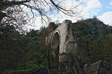 Fototapeta na wymiar Il ponte d'Augusto a Narni