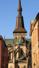 Blickwinkel in der Osnabrücker Altstadt; Blick vom Domhof zur Marienkirche