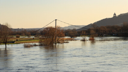 Obraz premium Frühjahrshochwasser der Weser in Minden