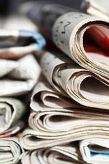 Aufgestapelte  Tageszeitungen, Deutschland, Europa