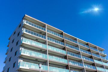 The appearance of the condominium and the refreshing blue sky scenery_sky_b_70