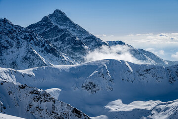 Fototapeta na wymiar snow covered mountains, tatrytrekking
