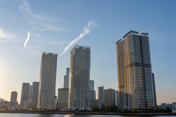 Obraz premium 東京都江東区豊洲から見た夕方の都市景観