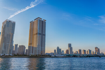 東京都江東区豊洲の夕方の都市景観