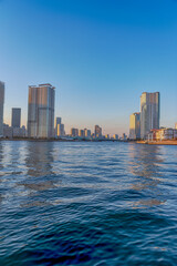 東京都江東区豊洲の夕方の都市景観