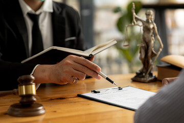 The lawyer explains the contract before allowing the client to sign the lawsuit admitting that the defendant is a business partner who has opened a company and has cheated. Asset embezzlement concept.