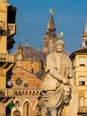 Fototapeta premium Italia, Padova, La Basilica di S.Antonio e statua del Prato della Valle.