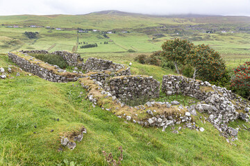 The ruins of a croft and barn in Glen Uig in the north of the Isle of Skye, Highland, Scotland UK. - obrazy, fototapety, plakaty