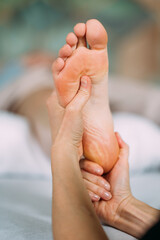 Fußmassage in Reflexzonen vertikal