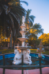 fuente con estatua 