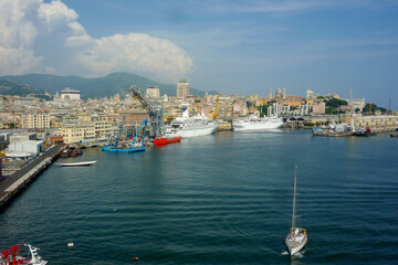 Klassisches Vidanta Kreuzfahrtschiff Elegant im Hafen von Genua, Italien - Cruiseship cruise ship...