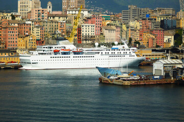 Klassisches Vidanta Kreuzfahrtschiff Elegant im Hafen von Genua, Italien - Cruiseship cruise ship...