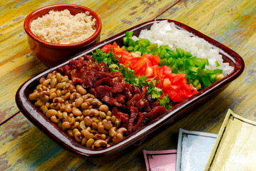 Arrumadinho, traditional dish of Brazilian cuisine, made with meat, beans and vegetables.