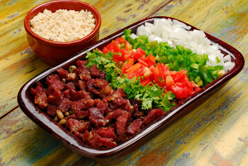 Arrumadinho, traditional dish of Brazilian cuisine, made with meat, beans and vegetables.
