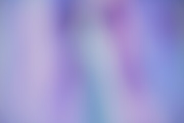 Violett, blauer wolkenreicher Hintergrund mit einem Verlauf von unterschiedlichen Farben ineinander