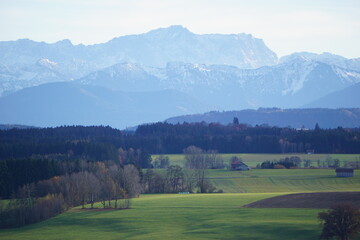 Fototapeta na wymiar Alpenpanorama mit Zugspitze