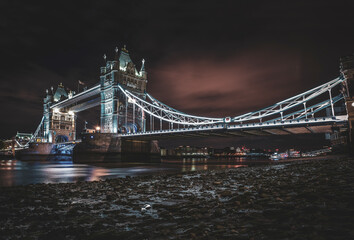 Fototapeta na wymiar Panoramic photo of tower bridge at night