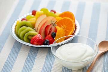 ヨーグルトとフルーツ