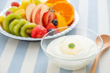ヨーグルトとフルーツ