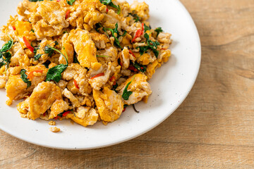 stir-fried egg with Thai basil and chilli