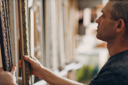 Framing Workshop. Making baguette handmade picture frame at studio