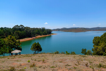 Lac et paysage dans le centre-est de Madagascar