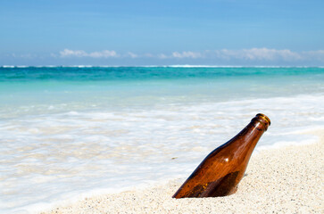 Fototapeta na wymiar bottle on beach
