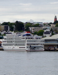New England Indian Summer luxury cruise vacation on small American expedition cruisehip cruise ship...