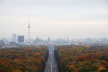Obraz premium Panorama of Berlin center and Big Tiergarten park, the view from the column of Victory
