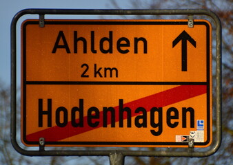 Fototapeta premium Ortsschild von Hodenhagen, Niedersachsen